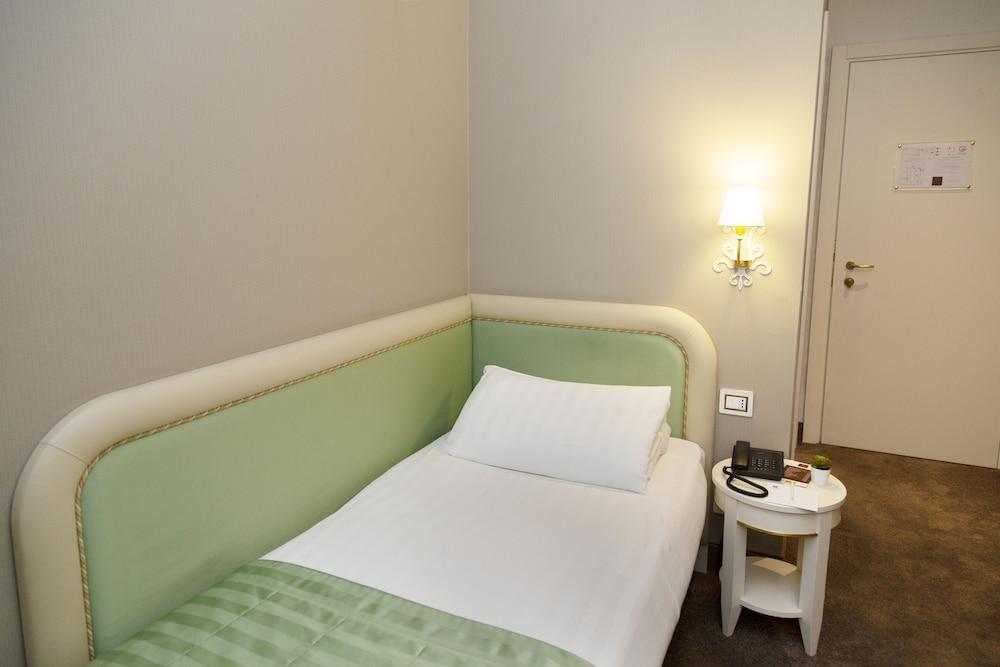 Leonardo Boutique Monti 4*